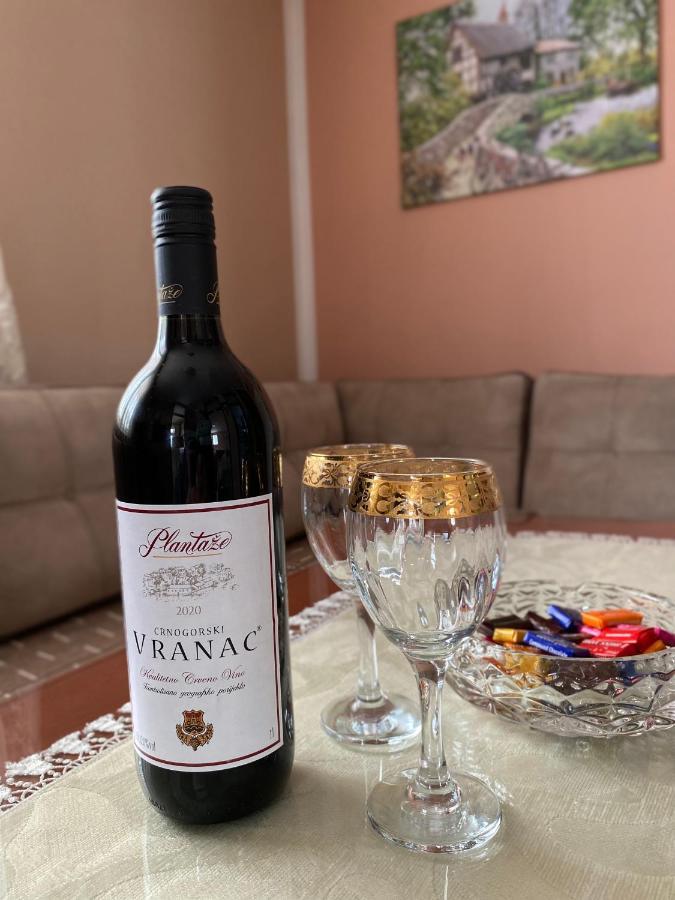 Apartman Sara Pluzine Bagian luar foto