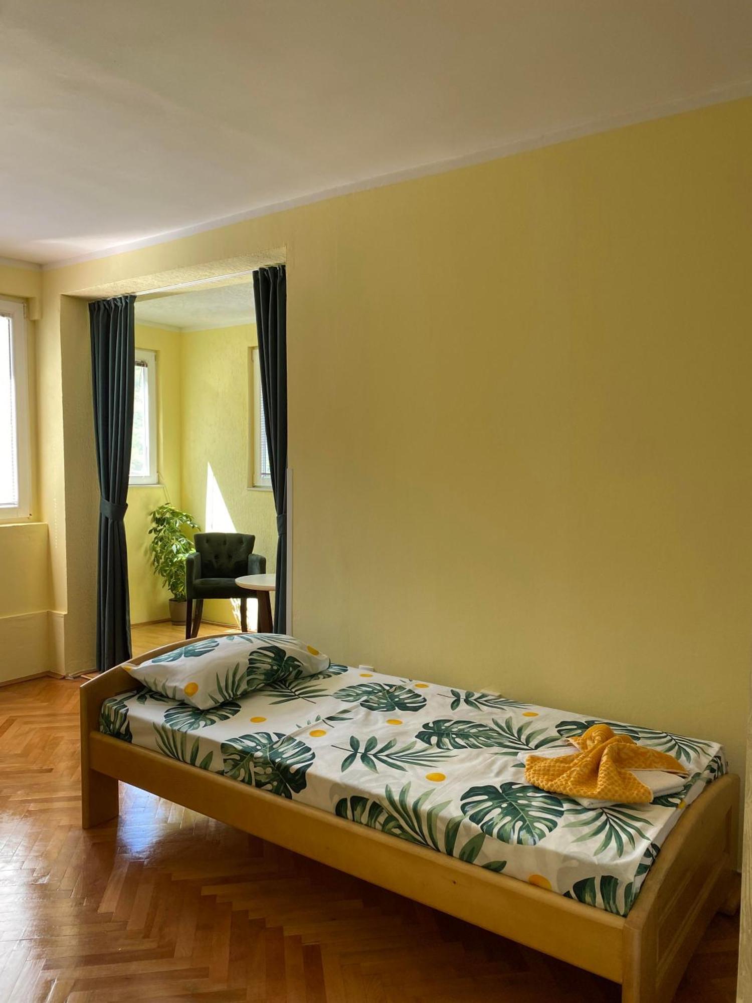 Apartman Sara Pluzine Bagian luar foto