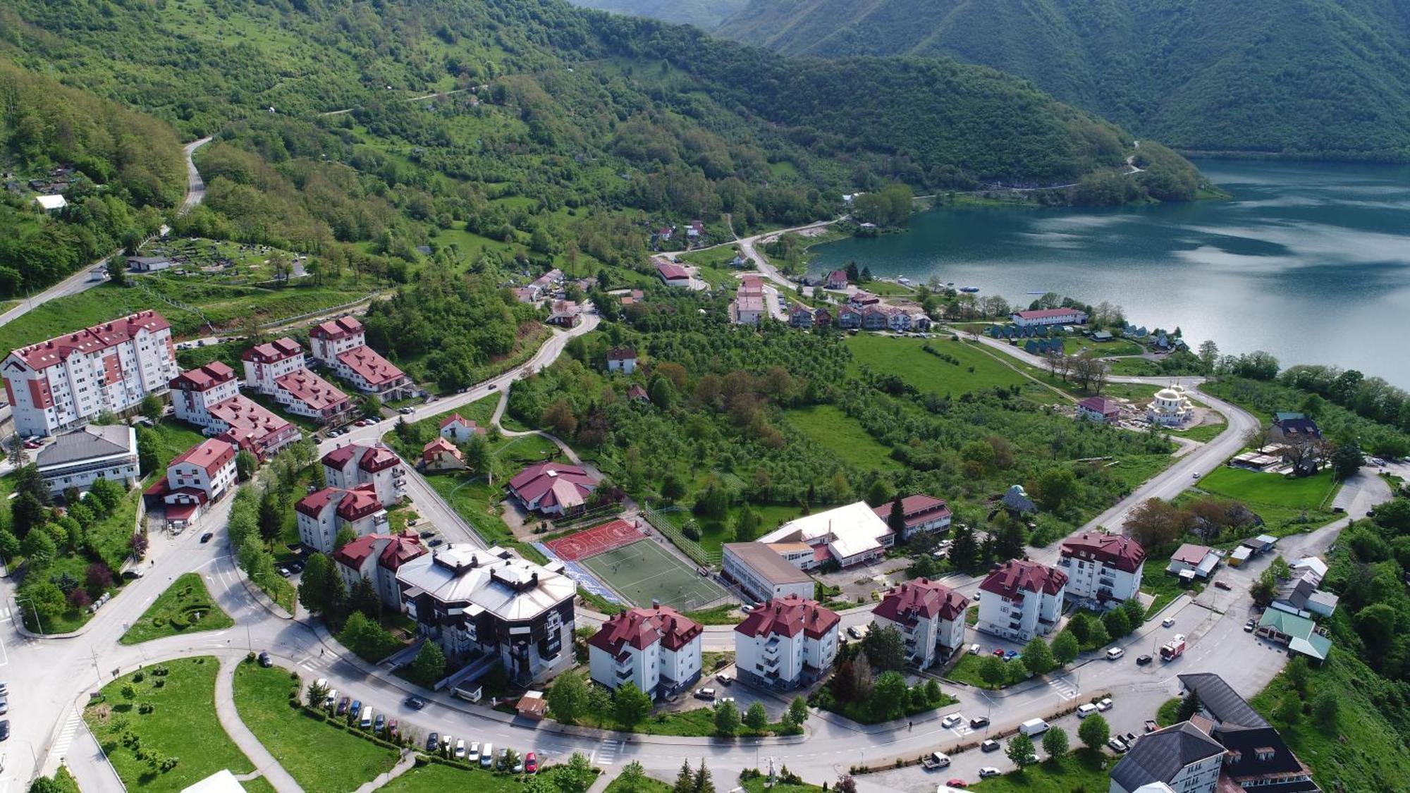 Apartman Sara Pluzine Bagian luar foto